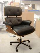 Eames Fauteuil en version bureau avec base pivotante sur roulettes